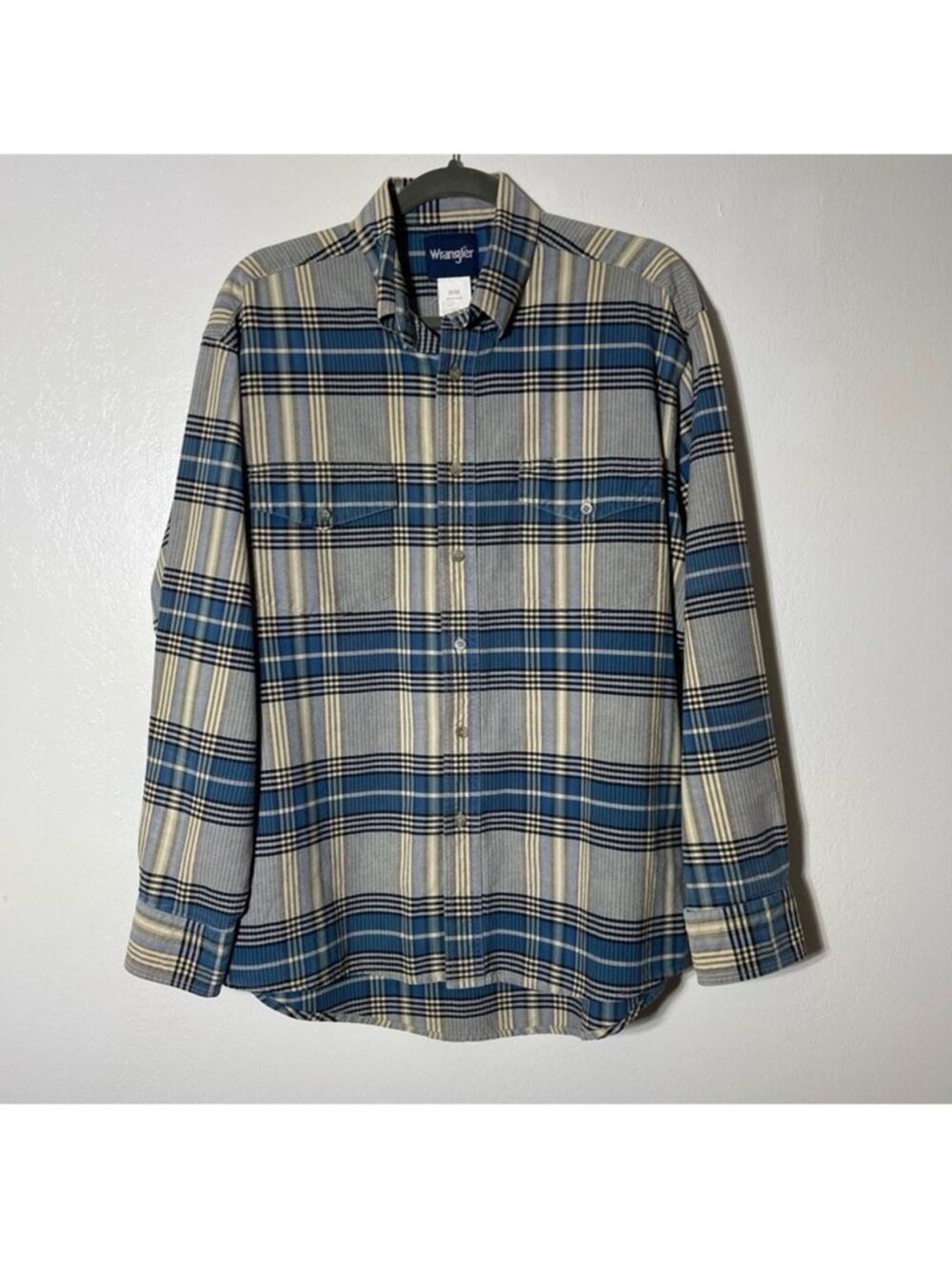 Wrangler, Western Plaid Long Sleeve Button Down Shirt. Size 35. Excellent cond!